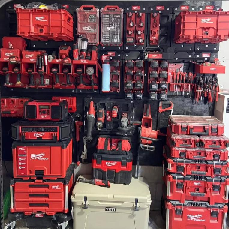 Nέα συνεργασία Knipex και Milwaukee στο mastorino.gr και στα φυσικά καταστήματά μας.